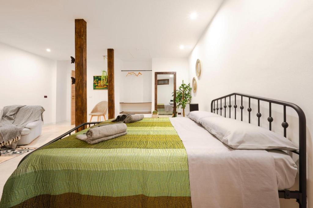 Postel nebo postele na pokoji v ubytování Corina Secret Rooms