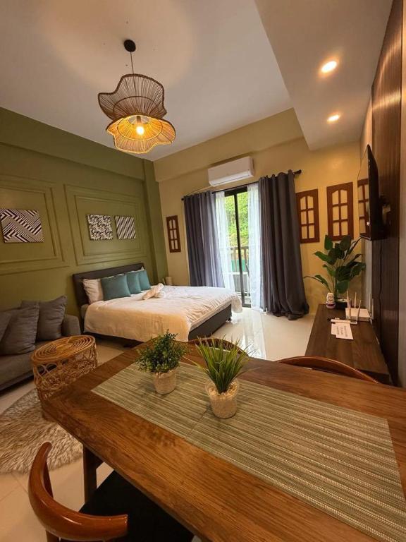 Postel nebo postele na pokoji v ubytování Swiss Vibe Studio at Crosswinds, Unwind in Tagaytay