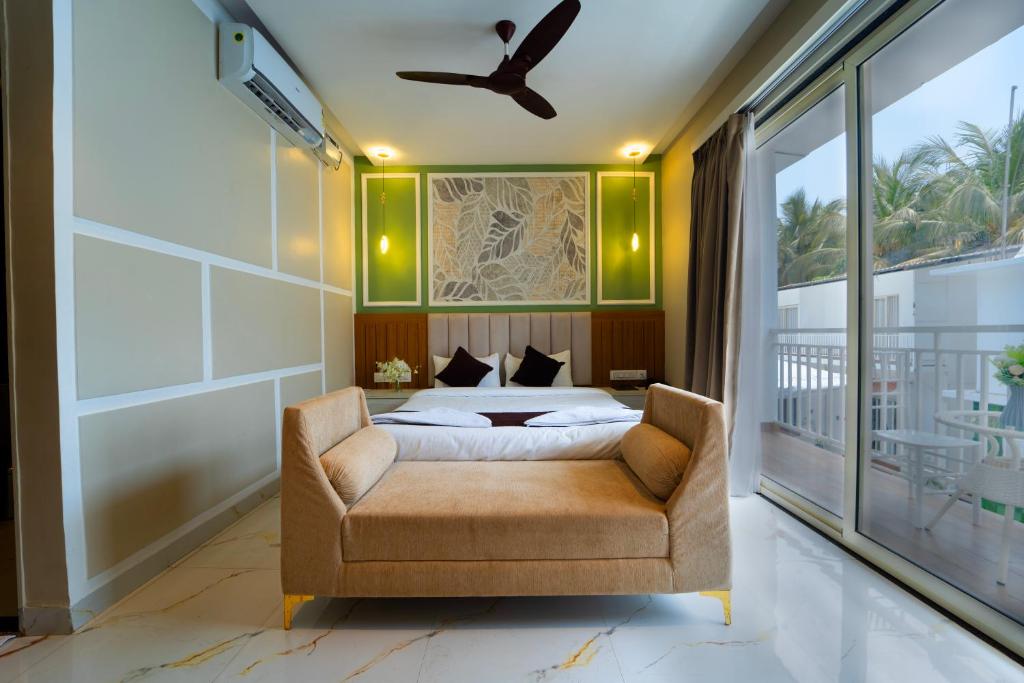 Una cama o camas en una habitación de Code Red Resort