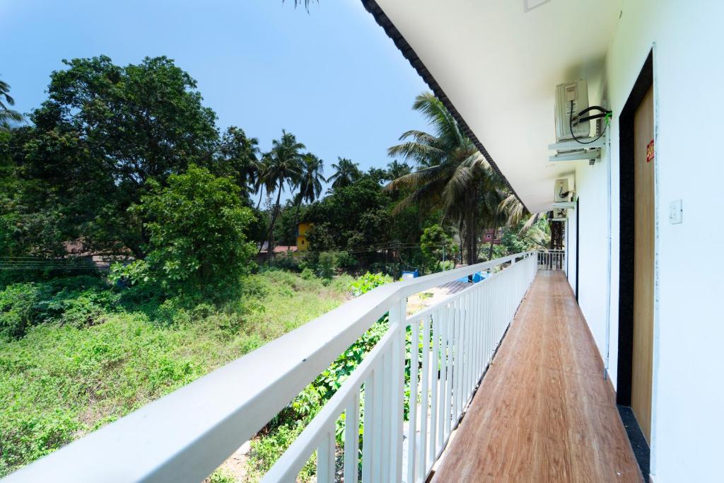 Un balcón o terraza en Code Red Resort