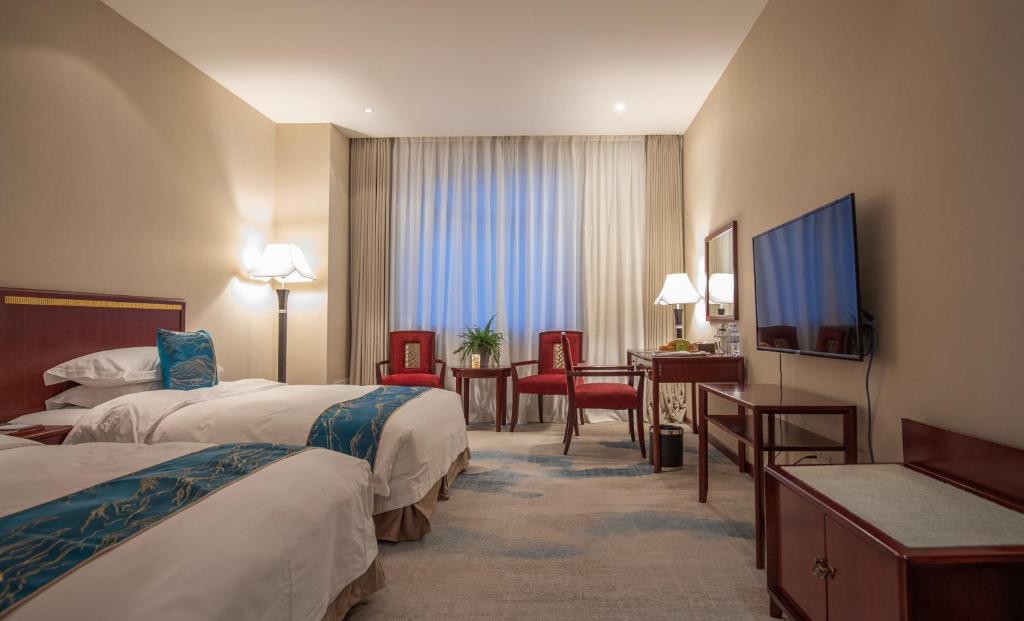 Кровать или кровати в номере Пекин Палас Soluxe Hotel Astana
