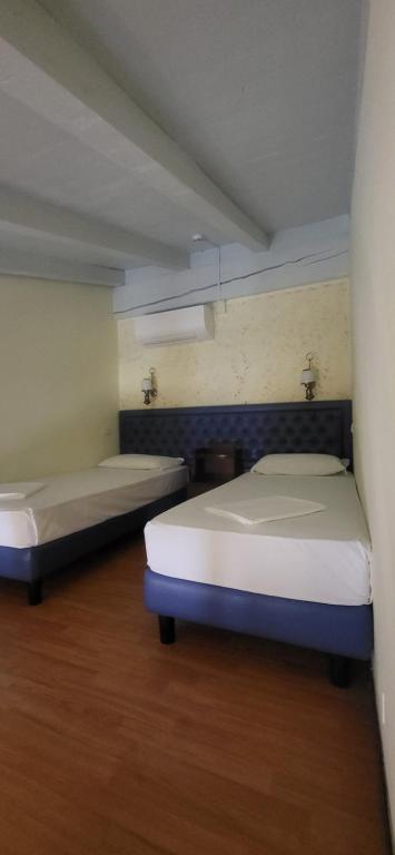 Postel nebo postele na pokoji v ubytování Hotel Malcesine