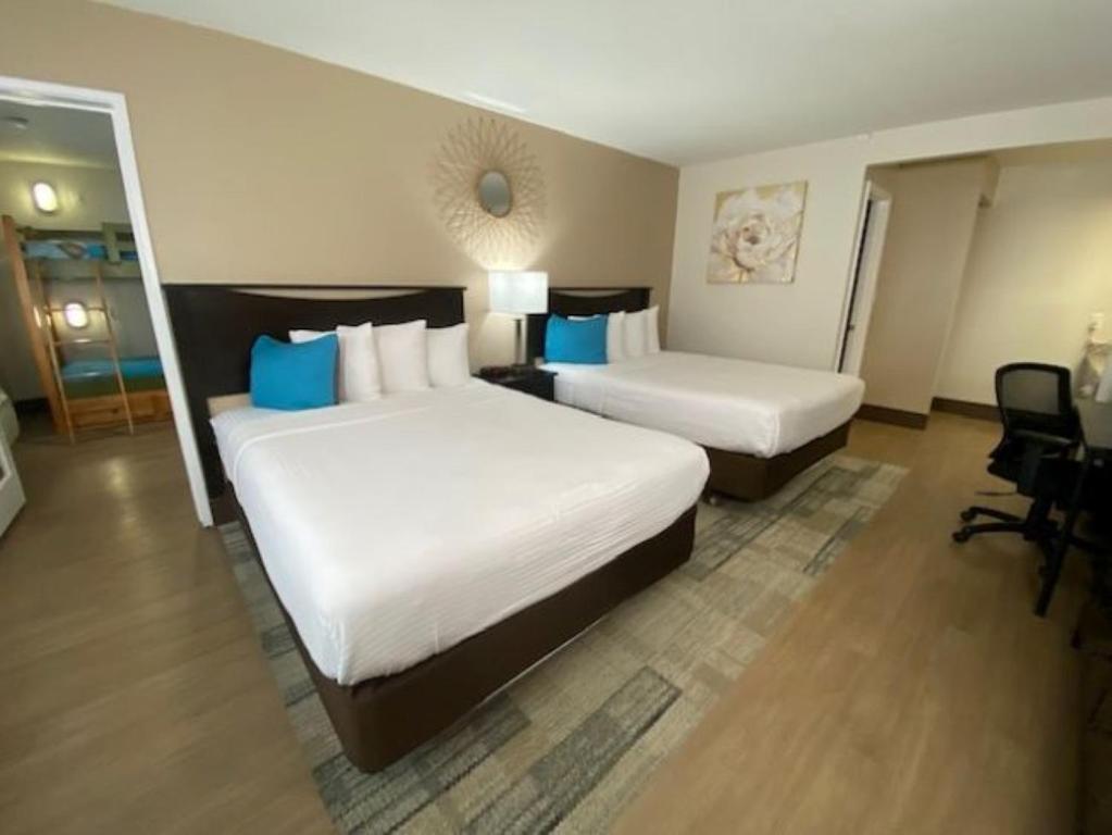 Stanford Inn & Suites Anaheim photo