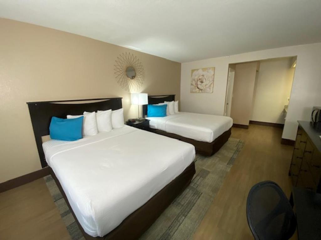 Stanford Inn & Suites Anaheim photo