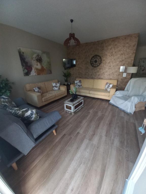 Ένα ή περισσότερα κρεβάτια σε δωμάτιο στο Vaios House