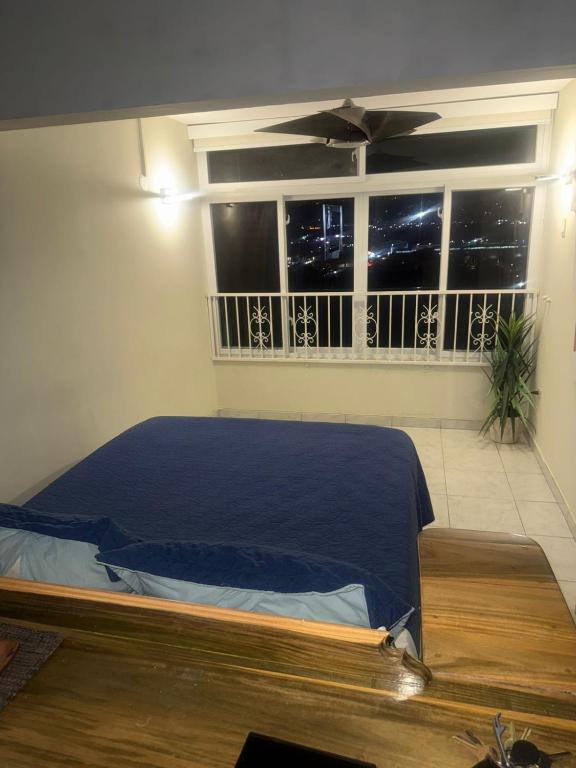 Postel nebo postele na pokoji v ubytování City View Luxury Suite