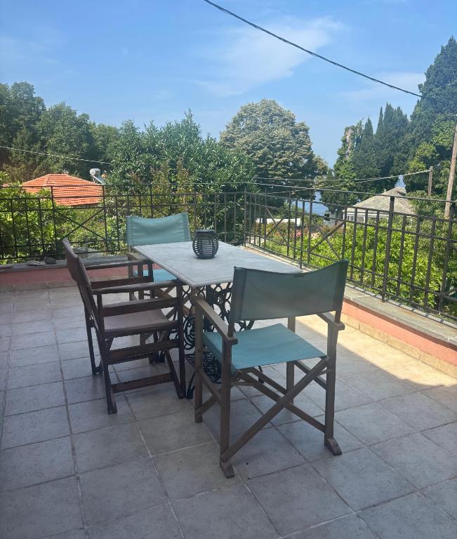 Balkón nebo terasa v ubytování Homer's Guesthouse