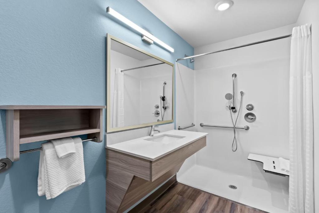 Koupelna v ubytování WoodSpring Suites Gilbert - Mesa Gateway Airport