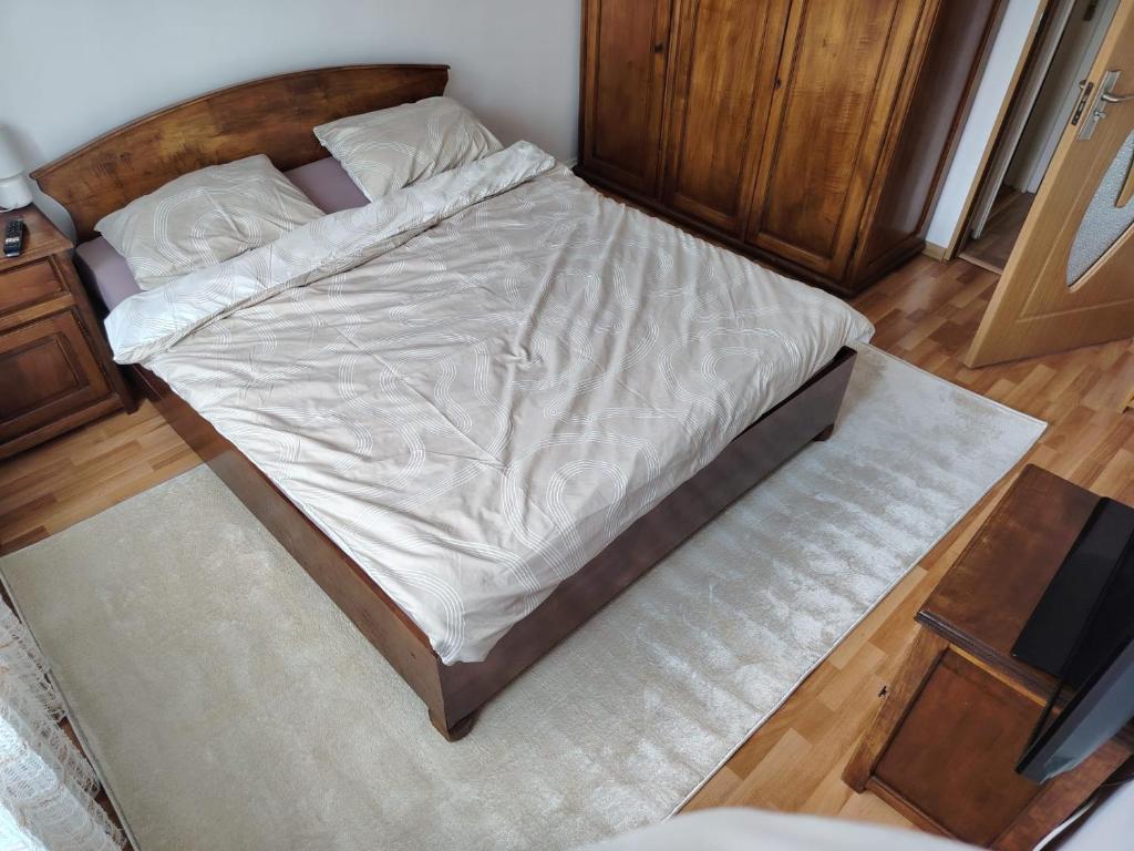 En eller flere senge i et værelse på Apartament central