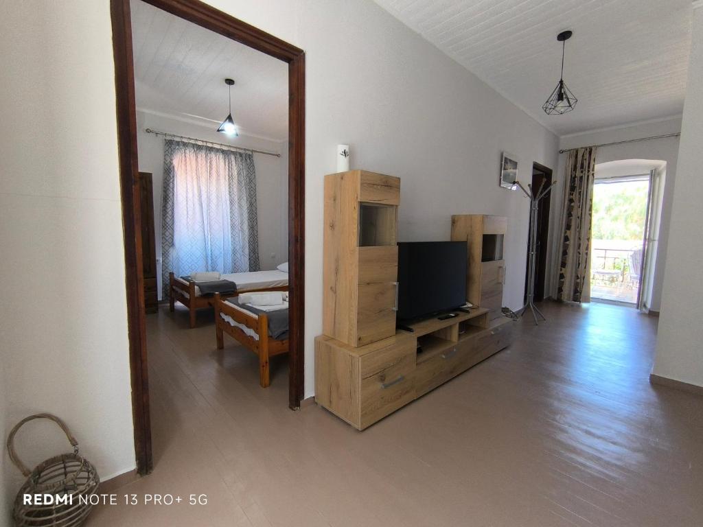 TV a/nebo společenská místnost v ubytování Poseidon Apartments