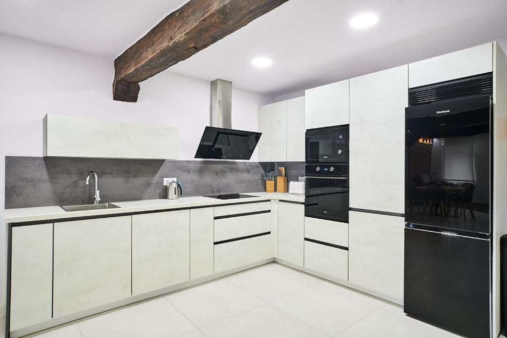 Una cocina o zona de cocina en Loft duplex - by Wehomes
