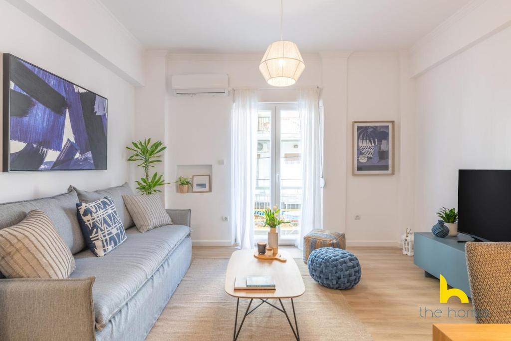 Bright, Central Hideaway Near Acropolis & Metro!