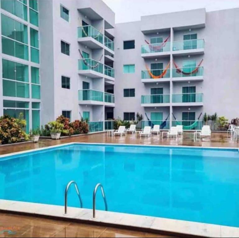 een zwembad voor een gebouw bij Maragogi-Peroba Ville Residence03 in Maragogi