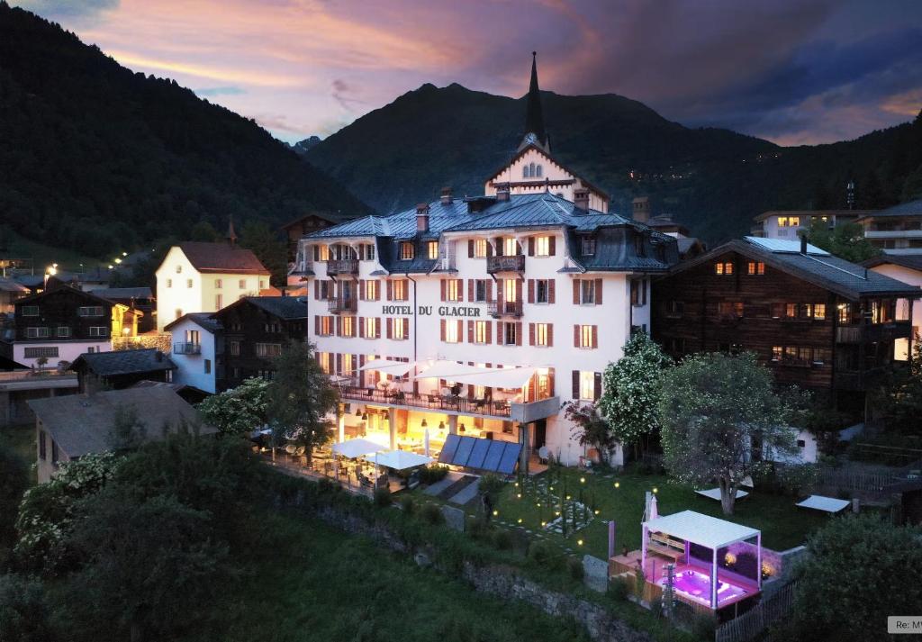 Nespecifikovaný výhled na hory nebo výhled na hory při pohledu z hotelu