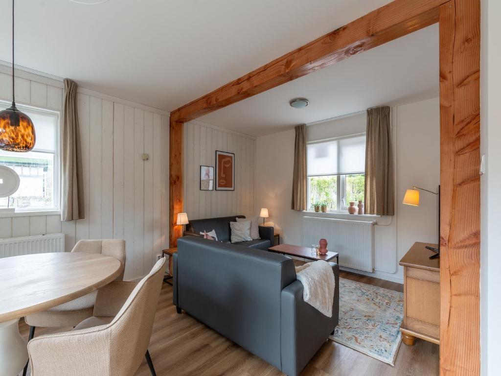 Posezení v ubytování Holiday Home Callantsoog near Beach