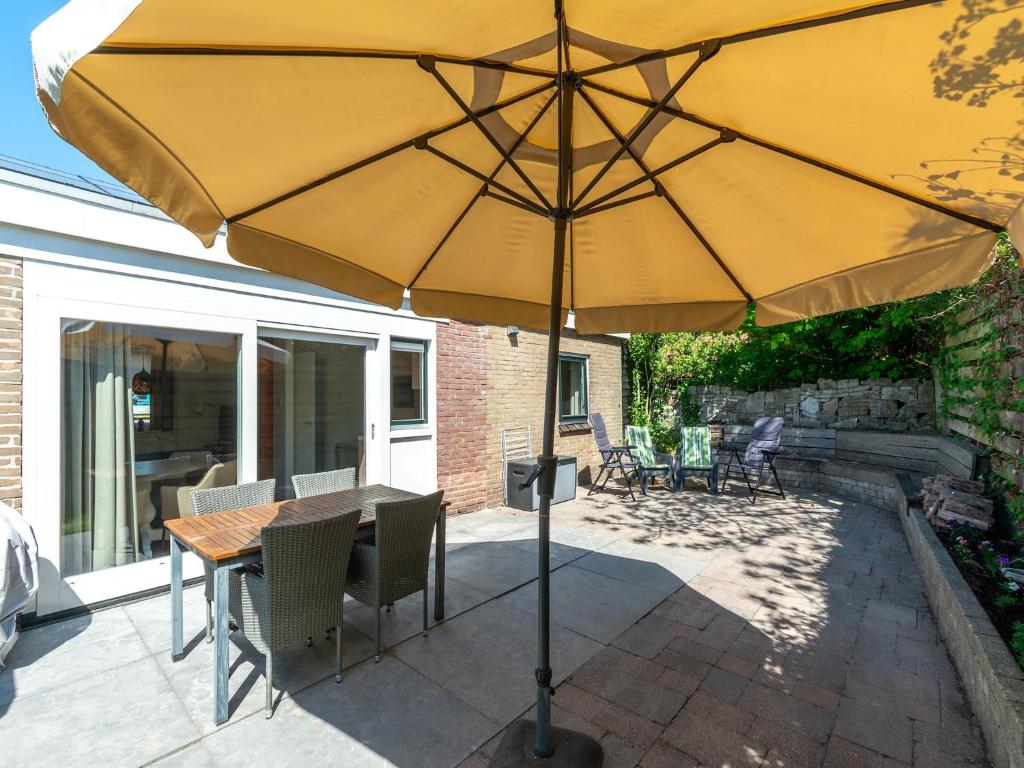 Patio nebo venkovní prostory v ubytování Holiday Home Callantsoog near Beach