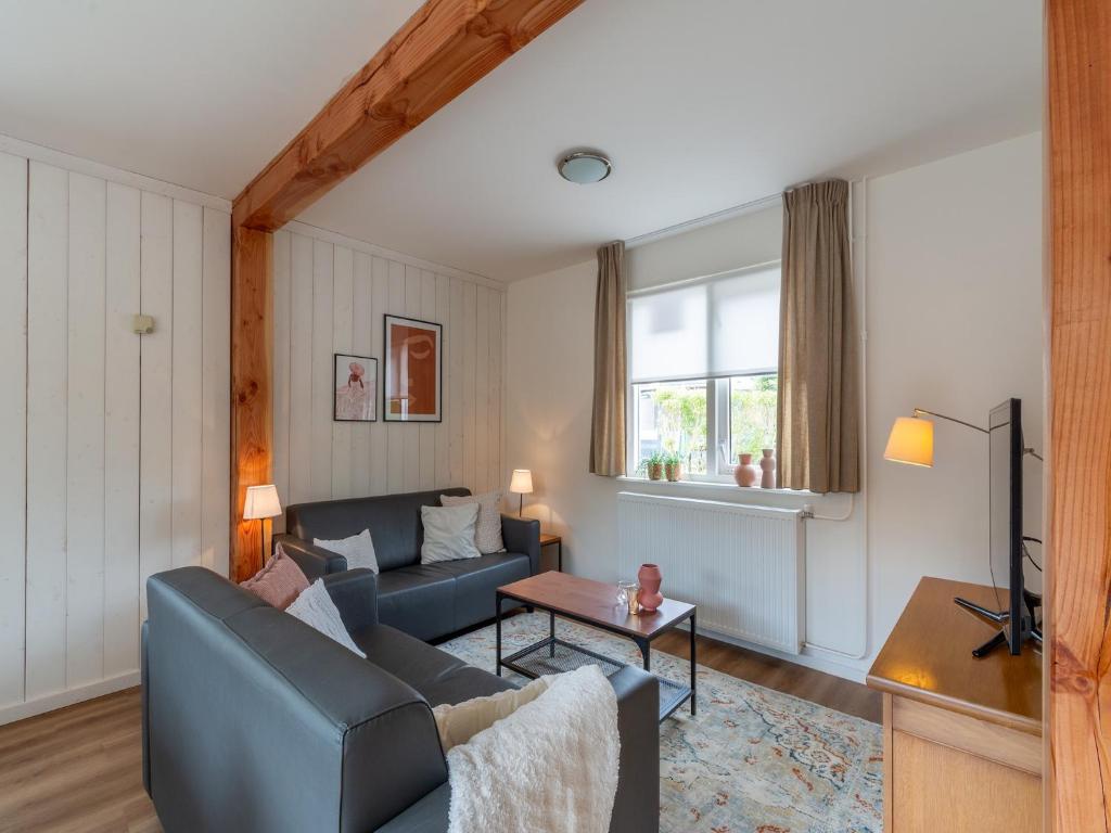 Posezení v ubytování Holiday Home Callantsoog near Beach
