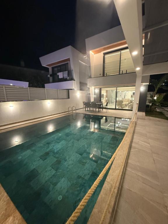 Imagen de la galería de Luxury Villa with Private Pool Çeşme Sifne Alaçatı, en Cesme