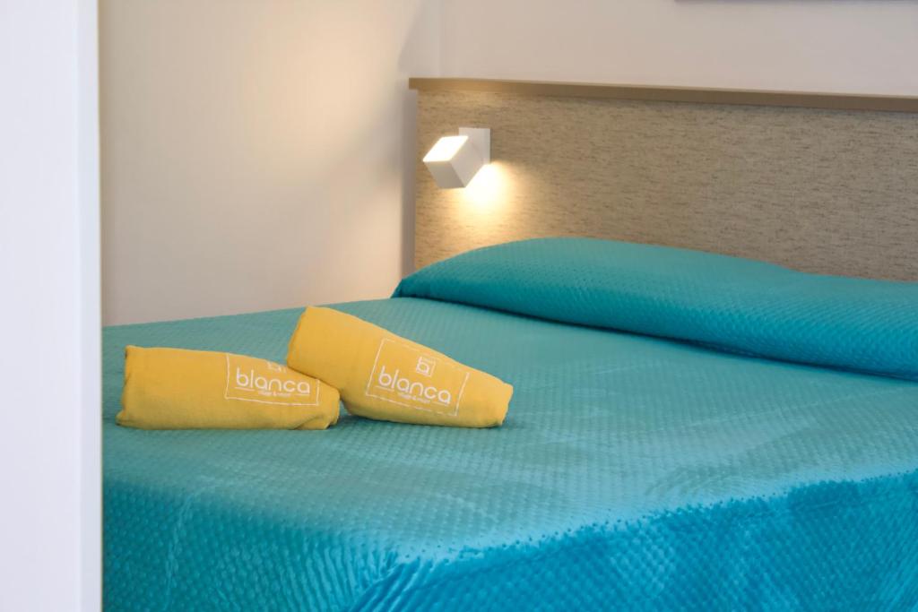 Postel nebo postele na pokoji v ubytování La Blanca Resort & Spa