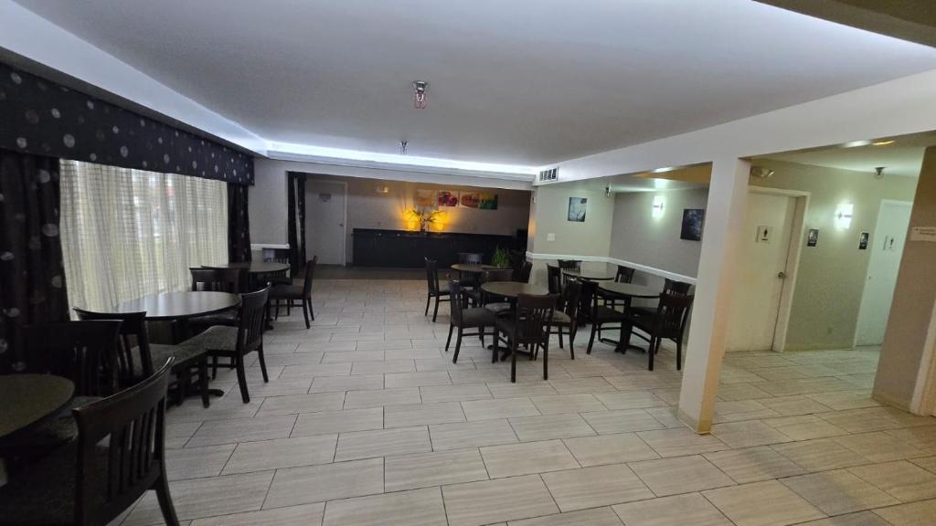 Restaurace v ubytování Copley Inn & Suites By OYO Akron OH