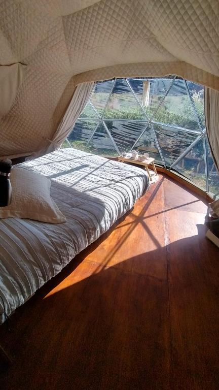 Postel nebo postele na pokoji v ubytování La Viella Glamp Sauco