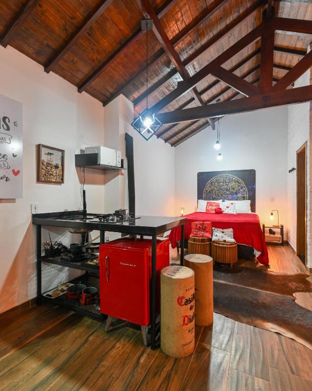 a room with a table and a bed in it at Recanto Lira 1 e 3 in Monte Verde