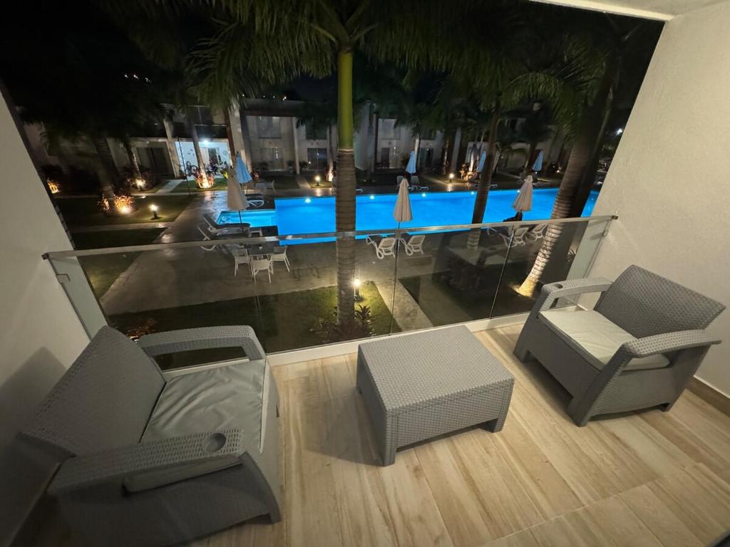 Bazén v ubytování Lujoso townhouse en Boca Chica nebo v jeho okolí