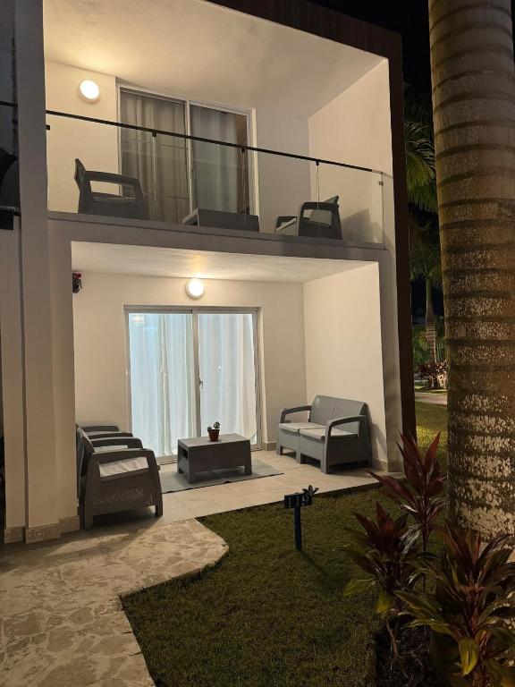 Posezení v ubytování Lujoso townhouse en Boca Chica
