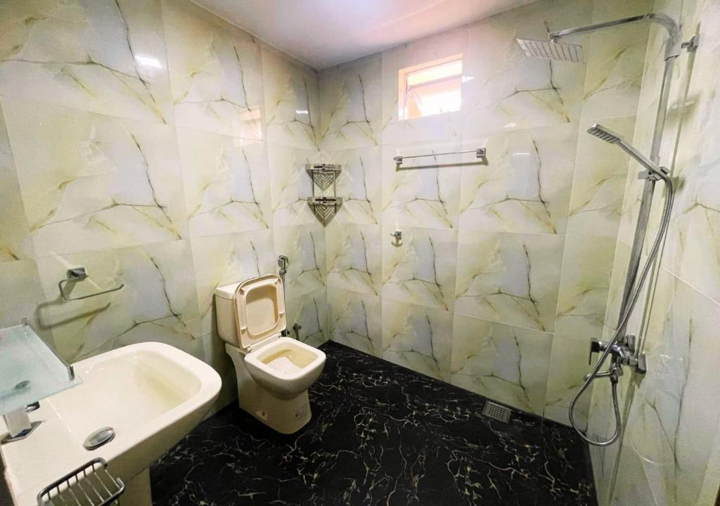 Koupelna v ubytování Sandakada Homestay