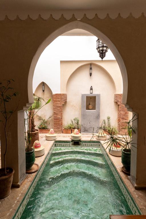 Bazén v ubytování Riad Shambala nebo v jeho okolí