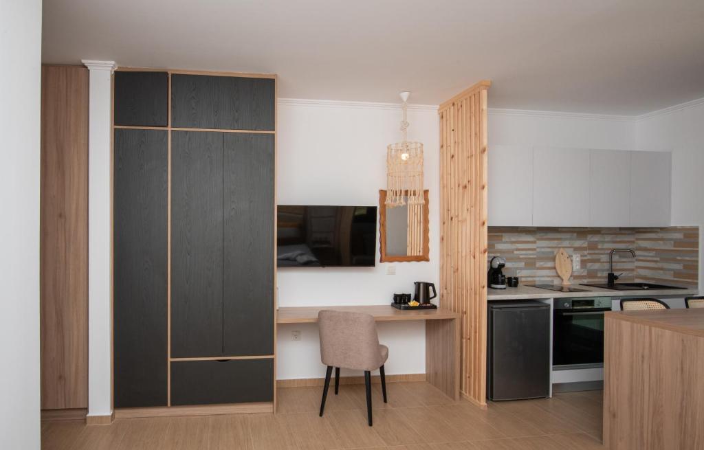 Kuchyň nebo kuchyňský kout v ubytování Esperos Panoramic View Suites