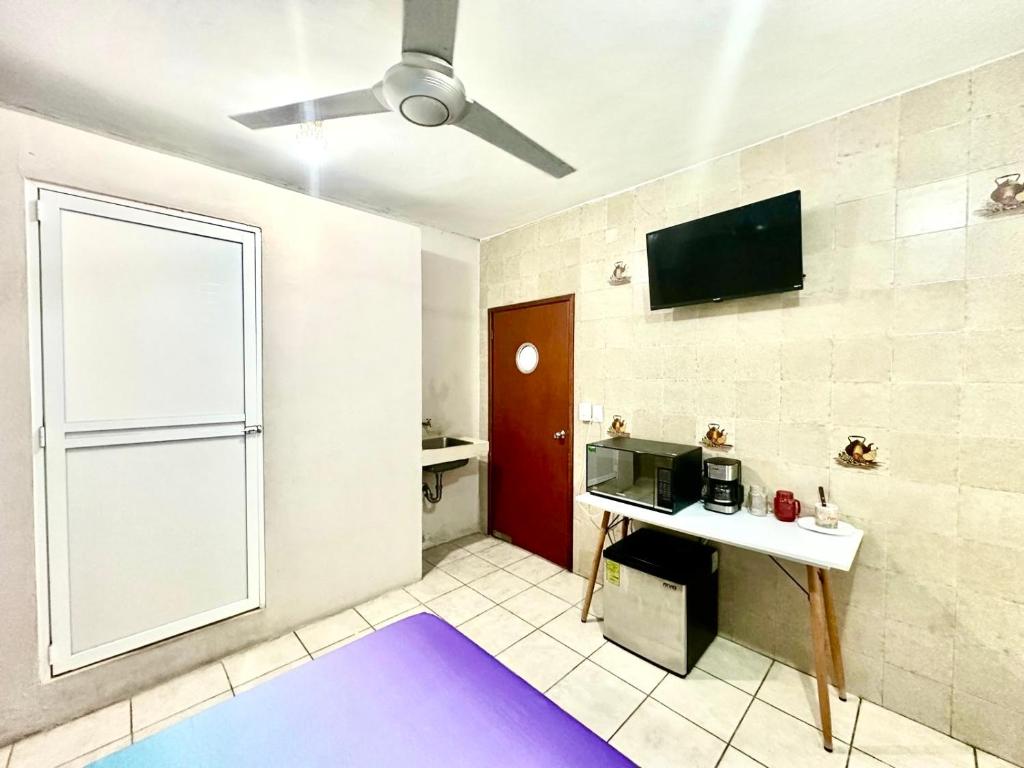 Μια τηλεόραση ή/και κέντρο ψυχαγωγίας στο Burgos Studio