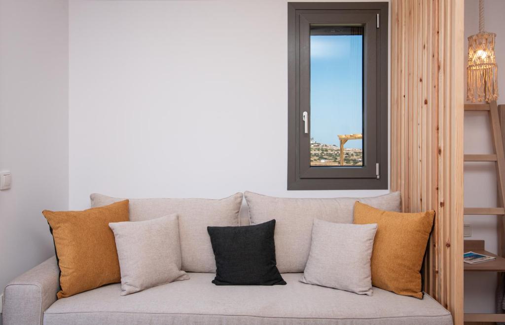 Posezení v ubytování Esperos Panoramic View Suites