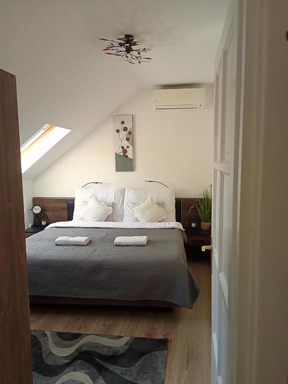 
Apartment with Garden View
