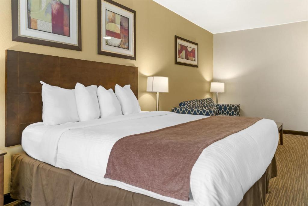 Best Western Port Huron Blue Water Bridge - King Suite With Spa Bath - Non-Smoking