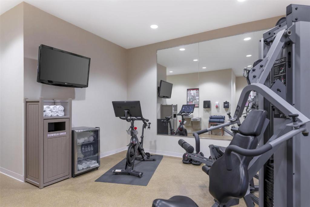 Fitness centrum a/nebo fitness zařízení v ubytování Best Western PLUS Vineyard Inn and Suites