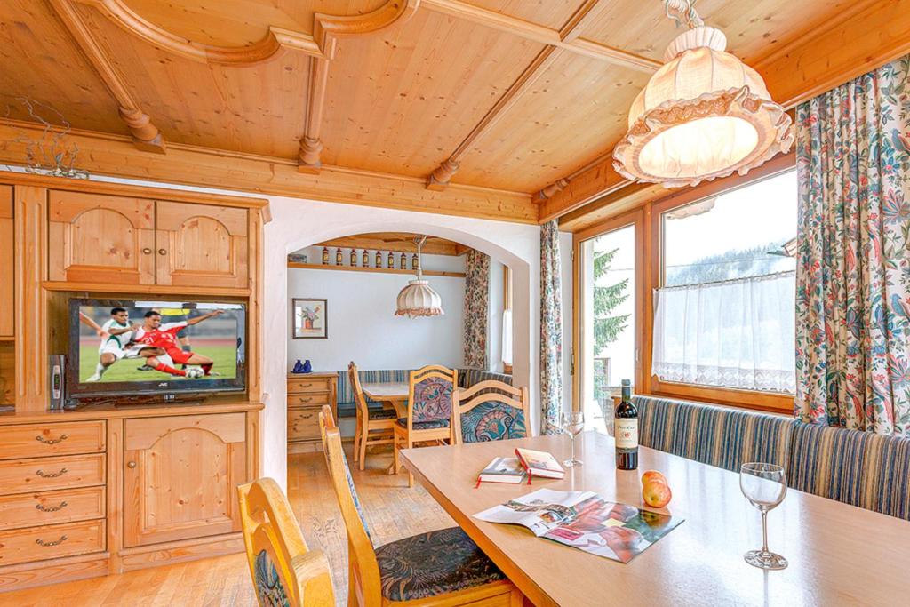 TV a/nebo společenská místnost v ubytování Ferienhaus Sahra