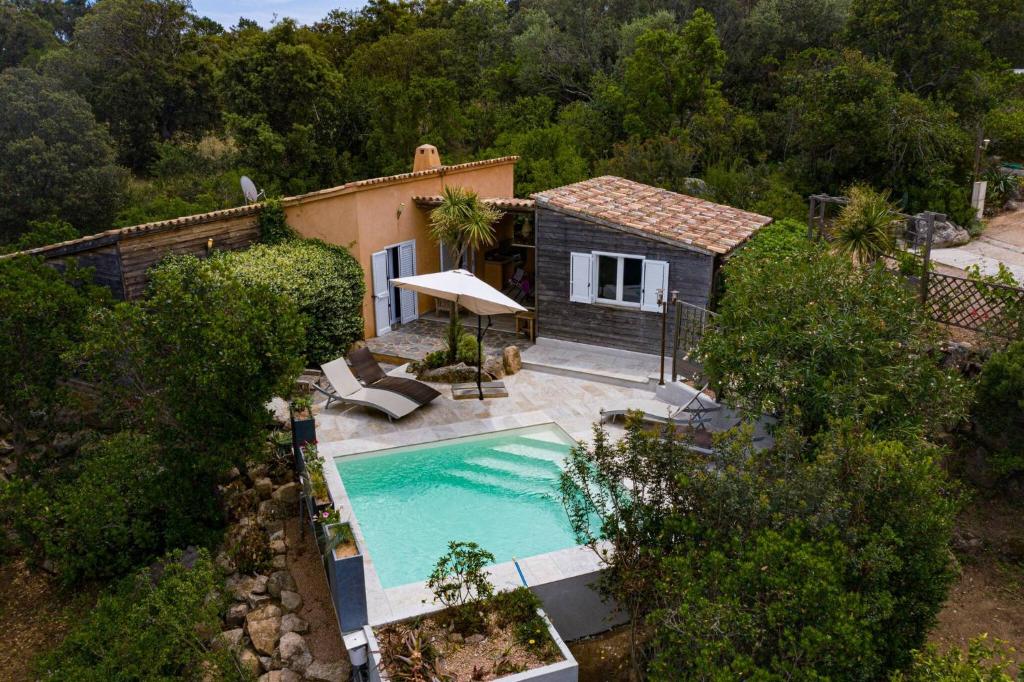 Swimmingpoolen hos eller tæt på Le Cabanon by Pinarello Villa Services