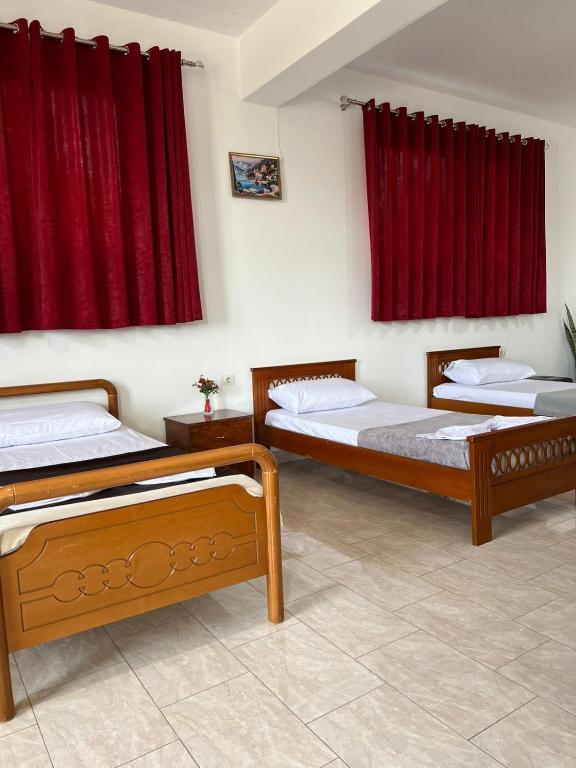 Llit o llits en una habitació de Hotel & Hostel Relax