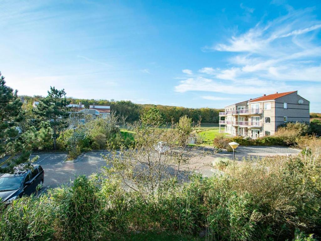 an aerial view of a parking lot with a building at Cozy Dune-View Apartment in De Zandloper