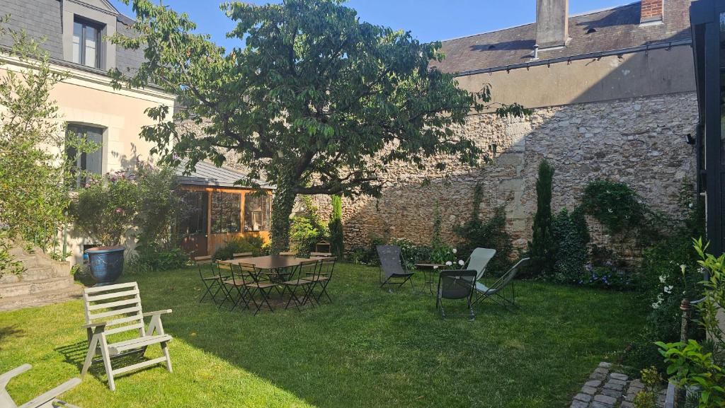 Vonkajšia záhrada v ubytovaní Gite Au Coeur de Tours, familial avec jardin au calme, parking