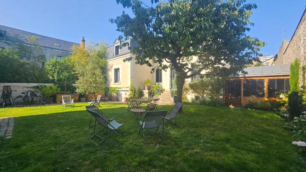 Vonkajšia záhrada v ubytovaní Gite Au Coeur de Tours, familial avec jardin au calme, parking