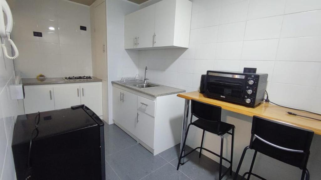 Kuchyň nebo kuchyňský kout v ubytování Puerto Enrique Apart-Hotel