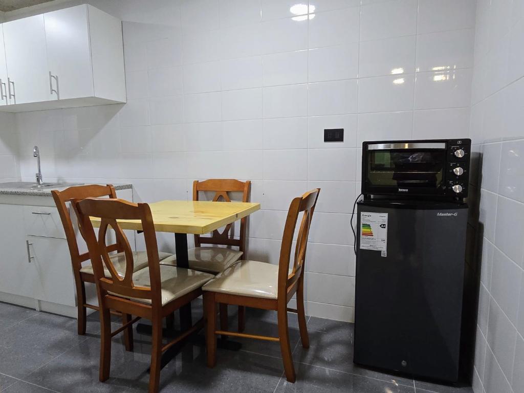Kuchyň nebo kuchyňský kout v ubytování Puerto Enrique Apart-Hotel