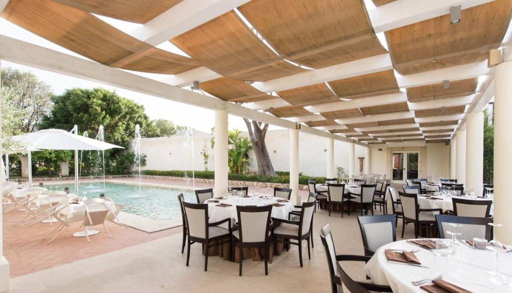 Bazén v ubytovaní Dolce by Wyndham Siracusa - I Monasteri Golf & Spa alebo v jeho blízkosti