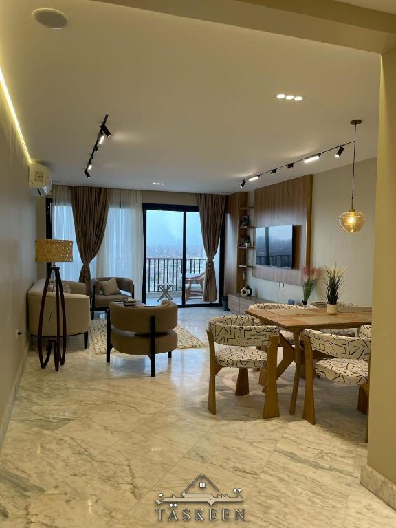 Khu vực ghế ngồi tại 3BR Nile View in the Heart of Zamalek