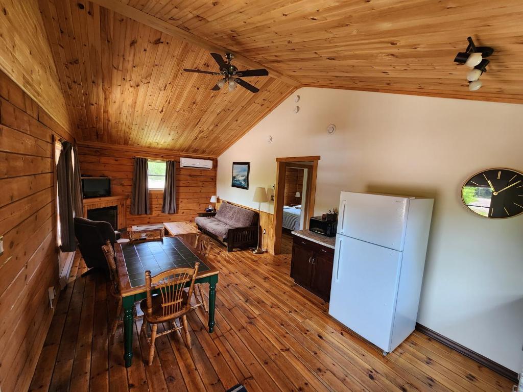 Posezení v ubytování Ingonish Chalets