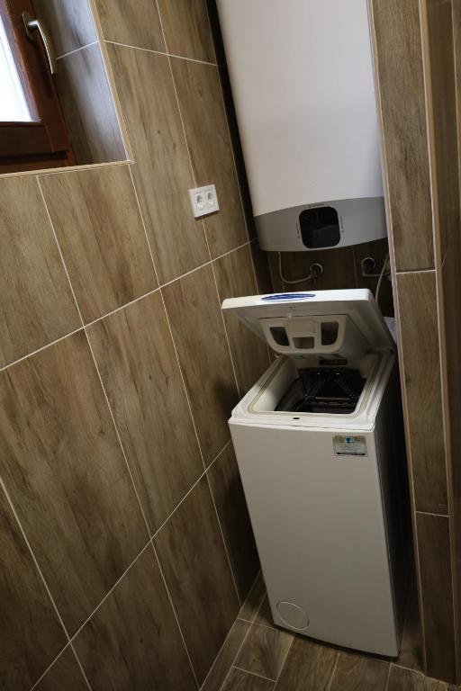 Kuchyň nebo kuchyňský kout v ubytování Hamvas Vendégház Tiszakécske