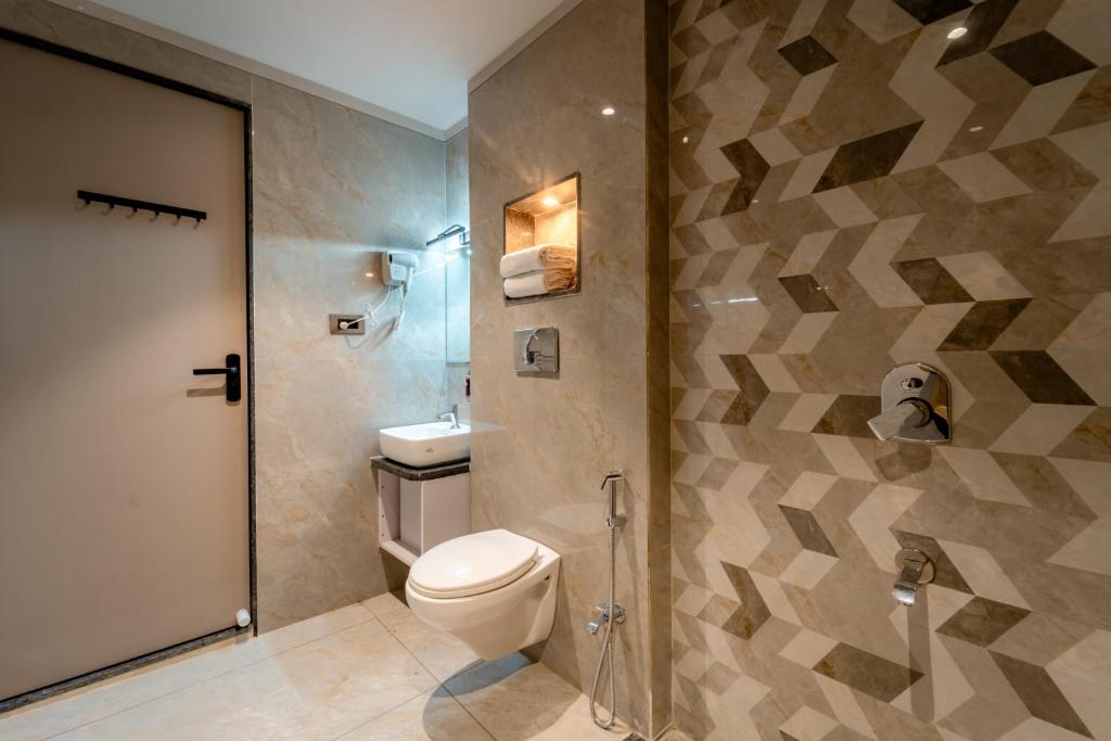 Koupelna v ubytování Aceotel Select Sarvagya, Vijay Nagar- A Luxury Boutique Hotel -Nipania