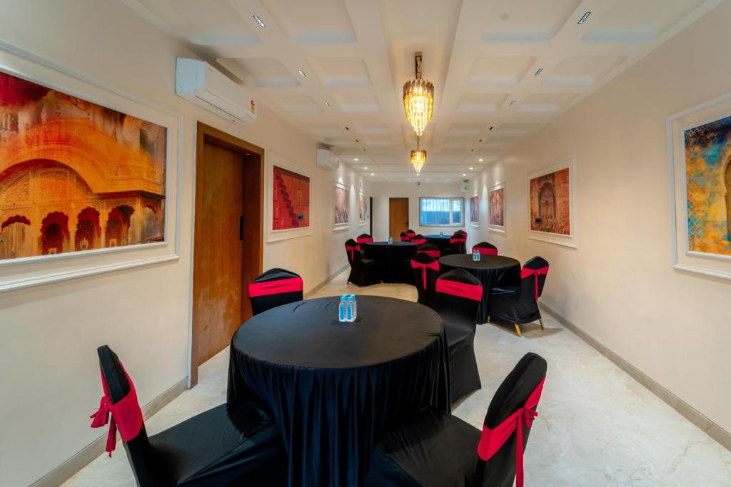 Posezení v ubytování Aceotel Select Sarvagya, Vijay Nagar- A Luxury Boutique Hotel -Nipania